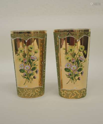 Paar ZierbecherTransparentes Glas. Konischer Korpus, Wandung vergoldet, Auflage aus dekorativen
