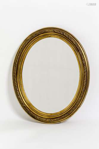 WandspiegelOval, vergoldeter Rahmen. 19./20. Jh., H. 90 cm, B. 80 cm.