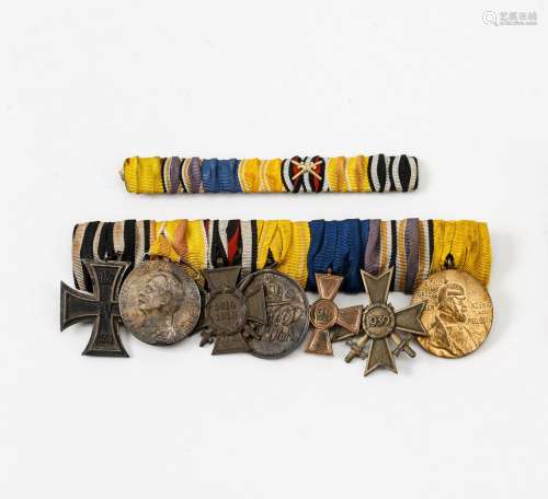 OrdensspangeMit sieben Medaillen bzw. Ehrenzeichen (eines lose): Eisernes Kreuz 2. Klasse 1914,