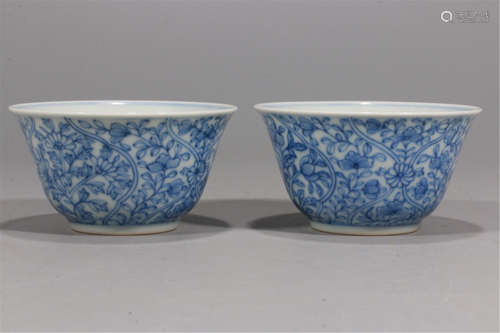 PAIR OF CHINESE PORCELAIN BLUE AND WHITE FLOWER CUPS