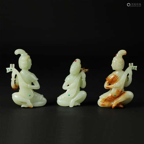 THREE CHINESE CELADON JADE SEATED MUSICANS