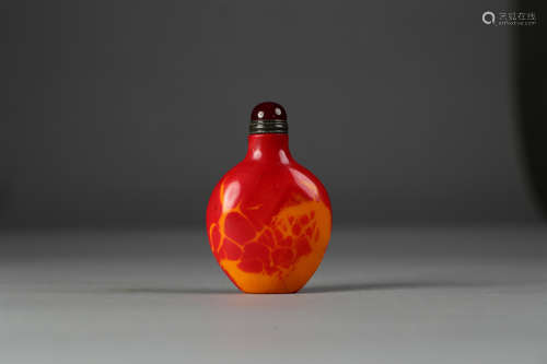 CHINESE RED PEKING GLASS SNUFF BOTTLE