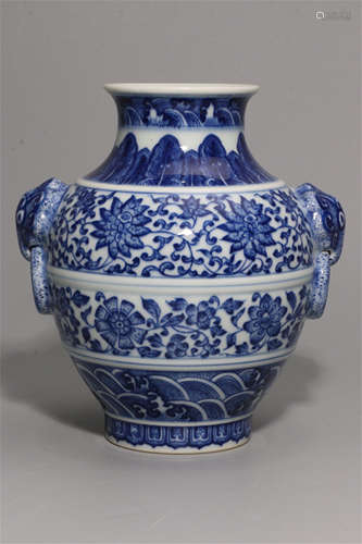 CHINESE PORCELAIN BLUE AND WHITE FLOWER JAR