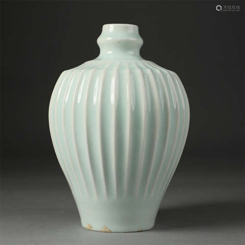 CHINESE PORCELAIN BLUE GLAZE JAR SONG DYNASTY