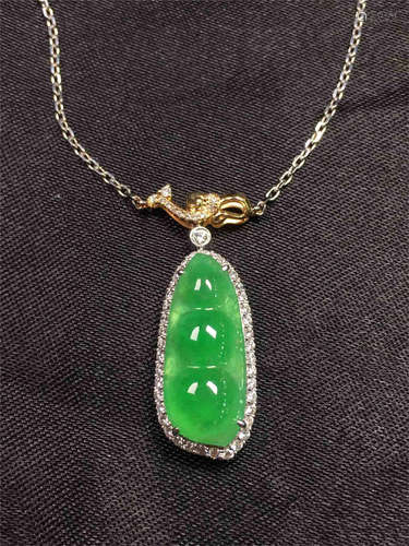 18K WHITE GOLD DIAMOND NATURAL JADEITE BEAN PENDANT NECKLACE