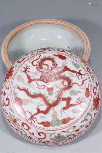 CHINESE PORCELAIN WUCAI DRAGON LIDED BOX