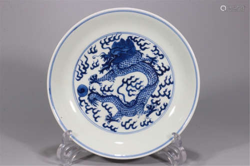 CHINESE PORCELAIN BLUE AND WHITE DRAGON PLATE