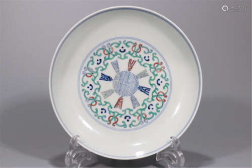 CHINESE PORCELAIN DOUCAI FLOWER PLATE