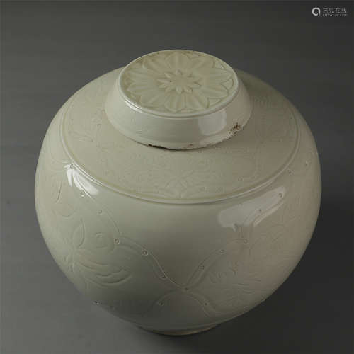 CHINESE PORCELAIN WHITE GLAZE LIDDED JAR