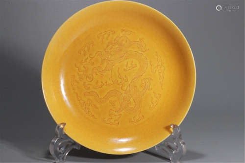 CHINESE PORCELAIN YELLOW GLAZE ENGRAVED DRAGON PLATE