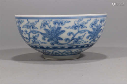 CHINESE PORCELAIN BLUE AND WHITE FLOWER BOWL