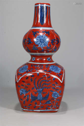 CHINESE PORCELAIN RED GLAZE BLUE AND WHITE FLOWER GOURD SHAPED VASE