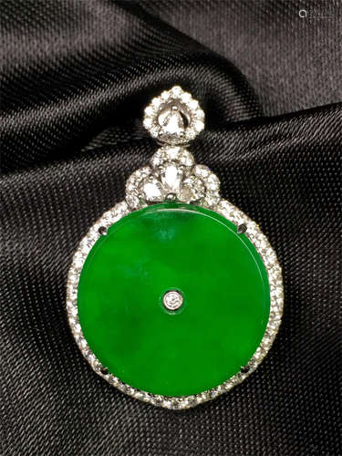 18K WHITE GOLD DIAMOND NATURAL JADEITE PENDANT