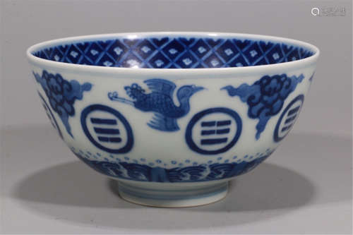 CHINESE PORCELAIN BLUE AND WHITE FLOWER BOWL