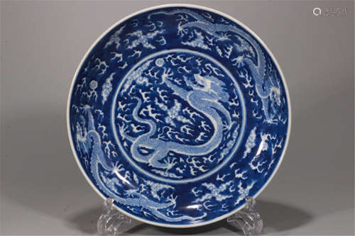 CHINESE PORCELAIN BLUE AND WHITE DRAGON PLATE