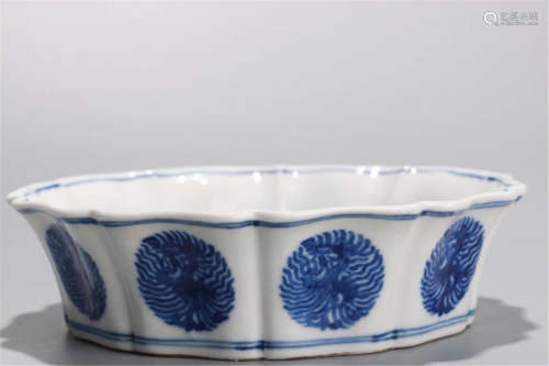 CHINESE PORCELAIN BLUE AND WHTIE BRUSH WASHER