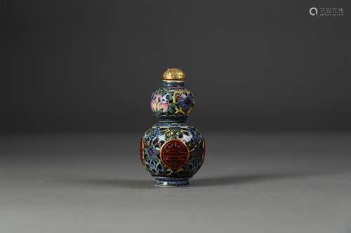 CHINESE PORCELAIN FAMILLE ROSE SNUFF BOTTLE