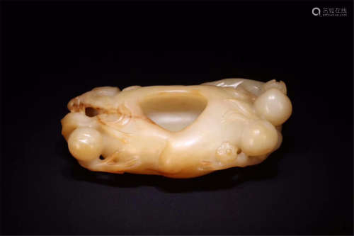 CHINESE NEPHRITE JADE PEACH BRUSH WASHER