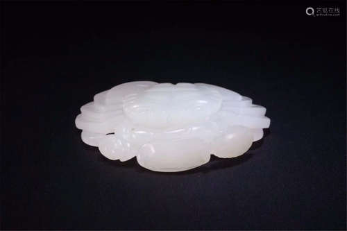 CHINESE WHITE JADE CRAB TABLE ITEM