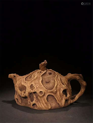 CHINESE YIXING ZISHA CLAY TEA POT