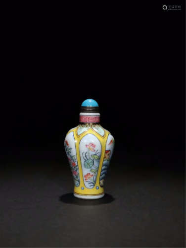 CHINESE PEKING GLASS ENAMEL SNUFF BOTTLE