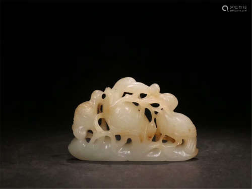 CHINESE SUGAR JADE BIRD AND FLOWER TABLE ITEM