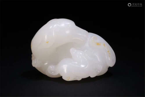 CHINESE WHITE JADE BEAST TABLE ITEM