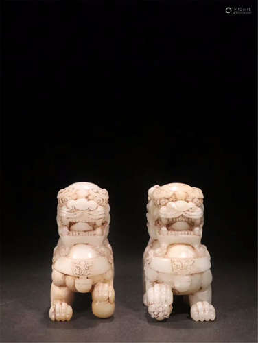 PAIR OF CHINESE JADE LIONS PAPER WEIGHT