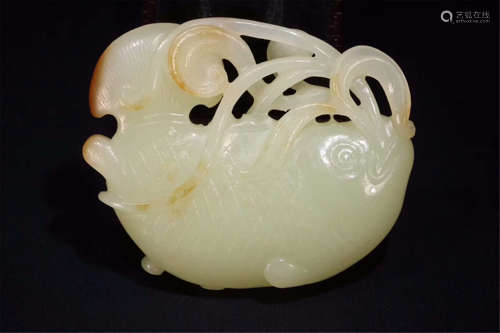 CHINESE YELLOW JADE FISH PENDANT