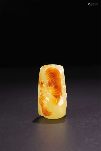 CHINESE AMBER PENDANT