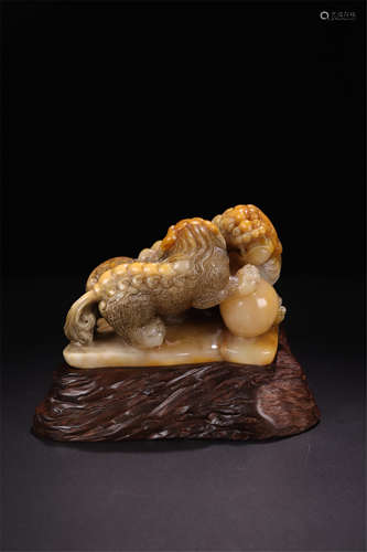 CHINESE SOAPSTONE LIONS PLAYING BALL TABLE ITEM