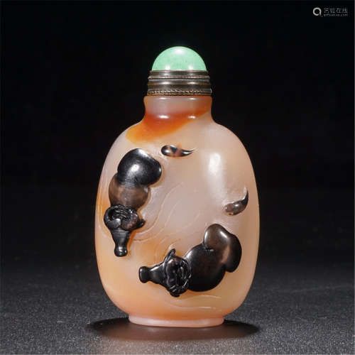 CHINESE AGATE OX SNUFF BOTTLE WITH TURQUOISE STOPPER