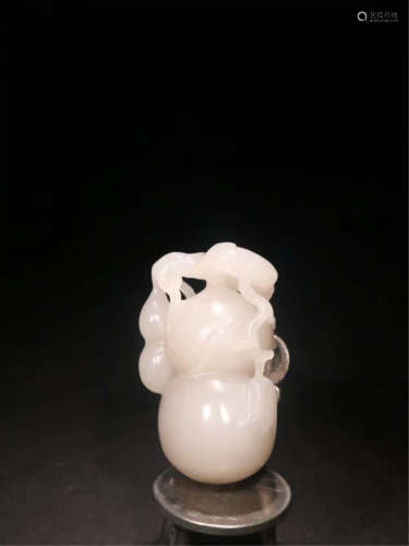 CHINESE WHITE JADE DOUBLE GOURD TABLE ITEM