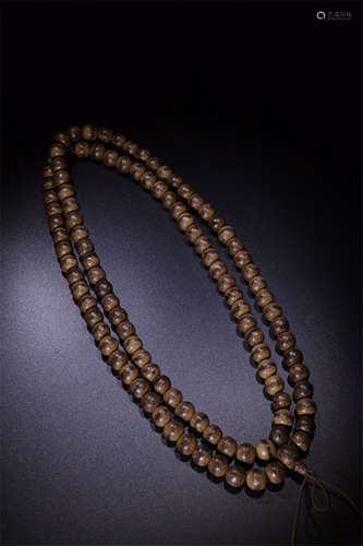 CHINESE AGALWOOD BEAD NECKLACE