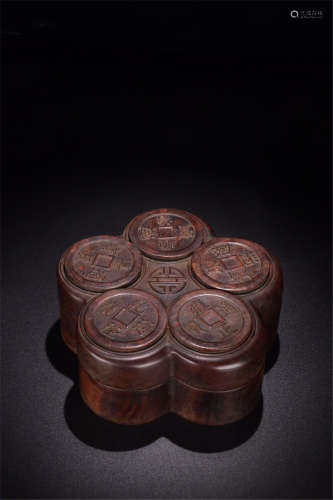 CHINESE AGALWOOD ARCHER'S RINGS IN HUANGHUALI COIN SHAPED CASE