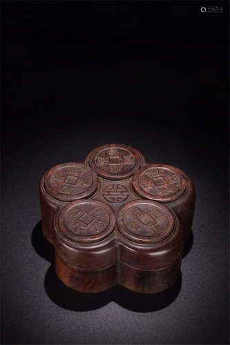 CHINESE AGALWOOD ARCHER'S RINGS IN HUANGHUALI COIN SHAPED CASE