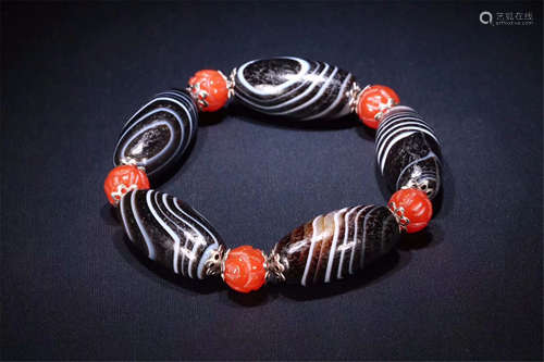 TIBETAN AGATE BEAD BRACELET