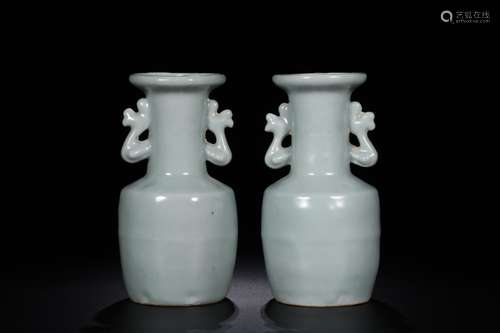 A PAIR OF LONGQUAN VASES