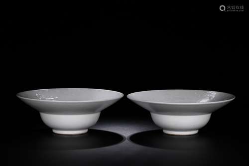 A PAIR OF WHITE GLAZE BOWLS