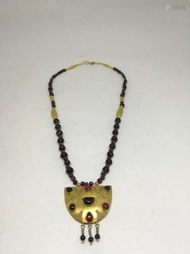 A 24K GOLD INLAID GARNET NECKLACE, ANCIENT GREEK