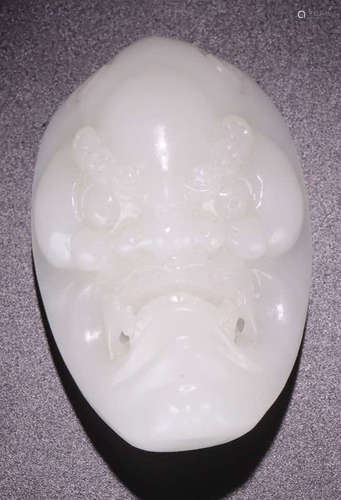 A HETIAN JADE CARVED BEAST PATTERN PENDANT