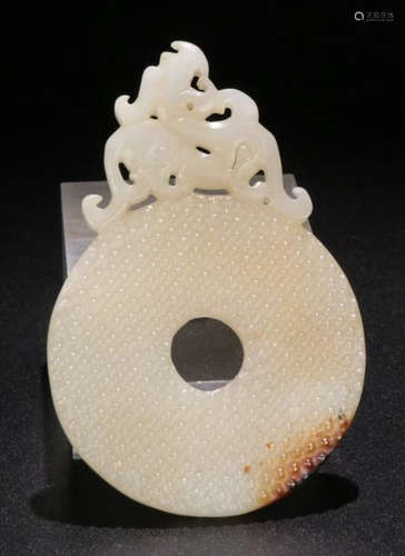 A HETIAN JADE CARVED BEAST PATTERN PENDANT