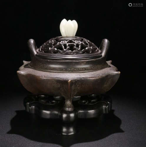 A BRONZE CASTED FLOWER SHAPED TRIPOD CENSER