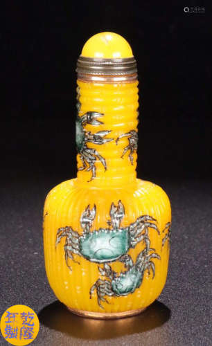A GLASS CRAB PATTER SNUFF BOTTLE