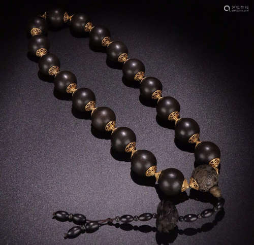 A CHENXIANG WOOD BEADS STRING BRACELET