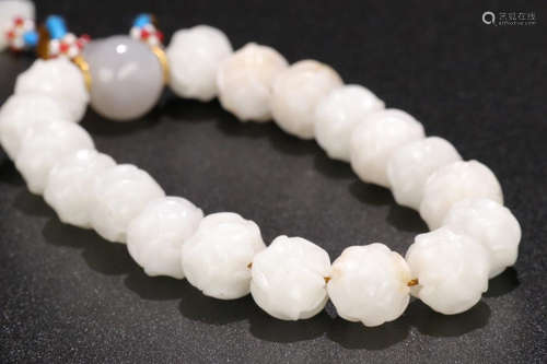 A HETIAN JADE BEADS STRING BRACELET