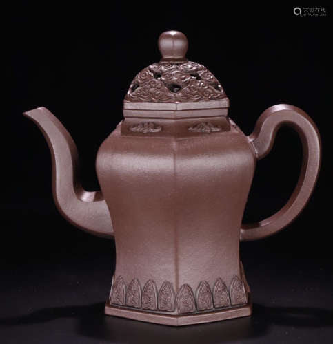 A ZISHA CARVED CLOUD PATTERN TEA POT