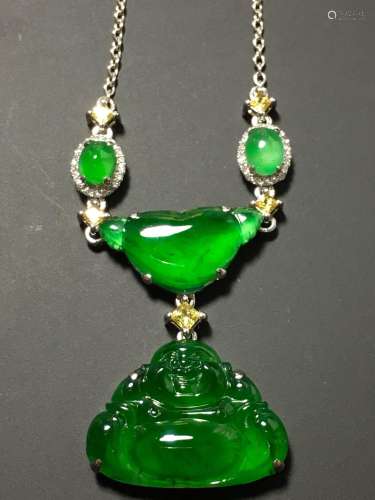 A GREEN JADEITE CARVED BUDDHA NECKLACE, TYPE A