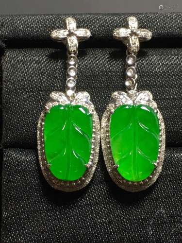 A GREEN JADEITE CARVED LEAF EARRINGS, TYPE A