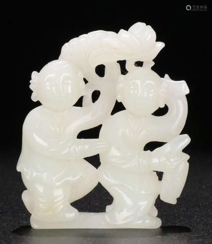 A HETIAN JADE CARVED FIGURE SHAPED PENDANT